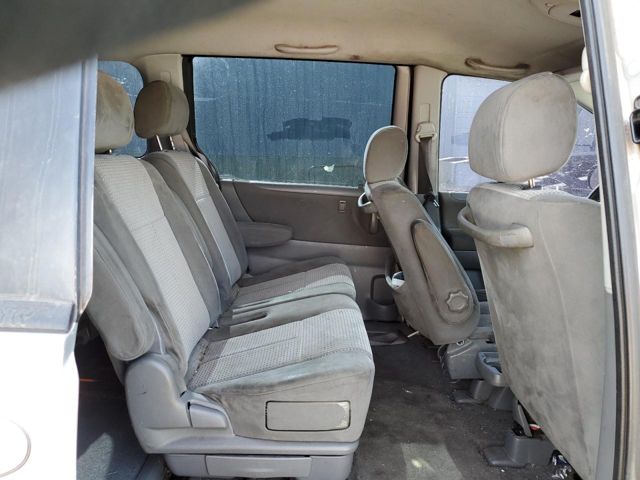 2004 Mazda MPV - Image 11
