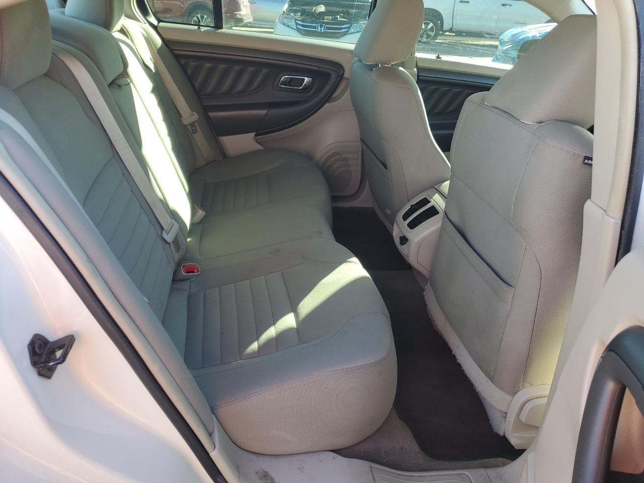 2010 Ford Taurus - Image 11