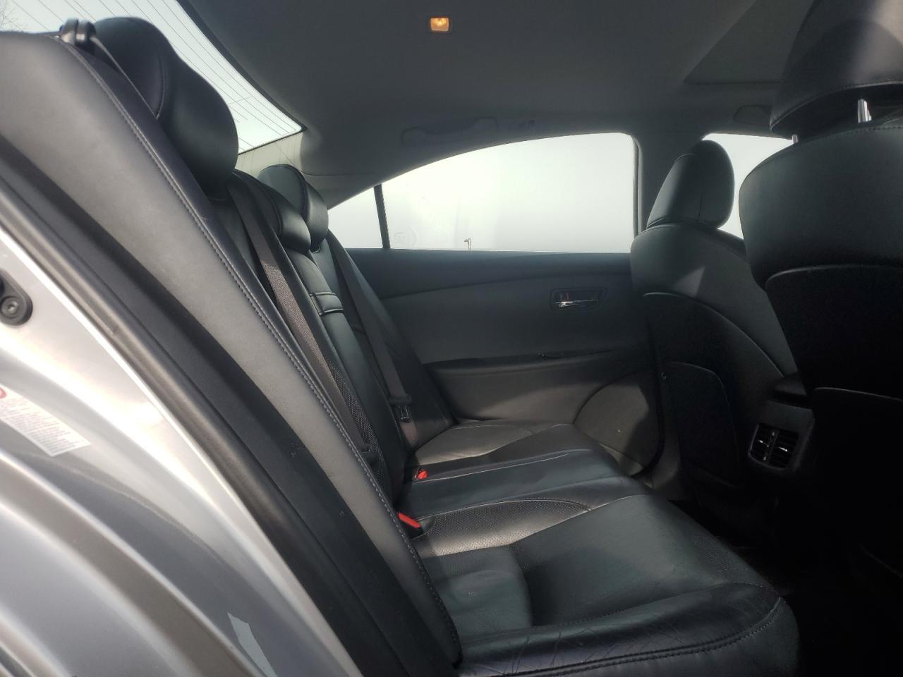 2010 Lexus ES - Image 10