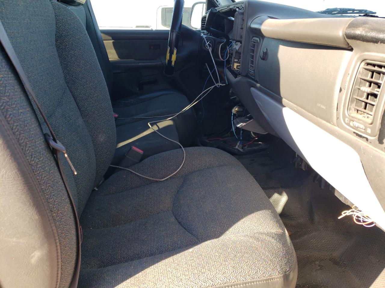 2003 Chevrolet Silverado - Image 10