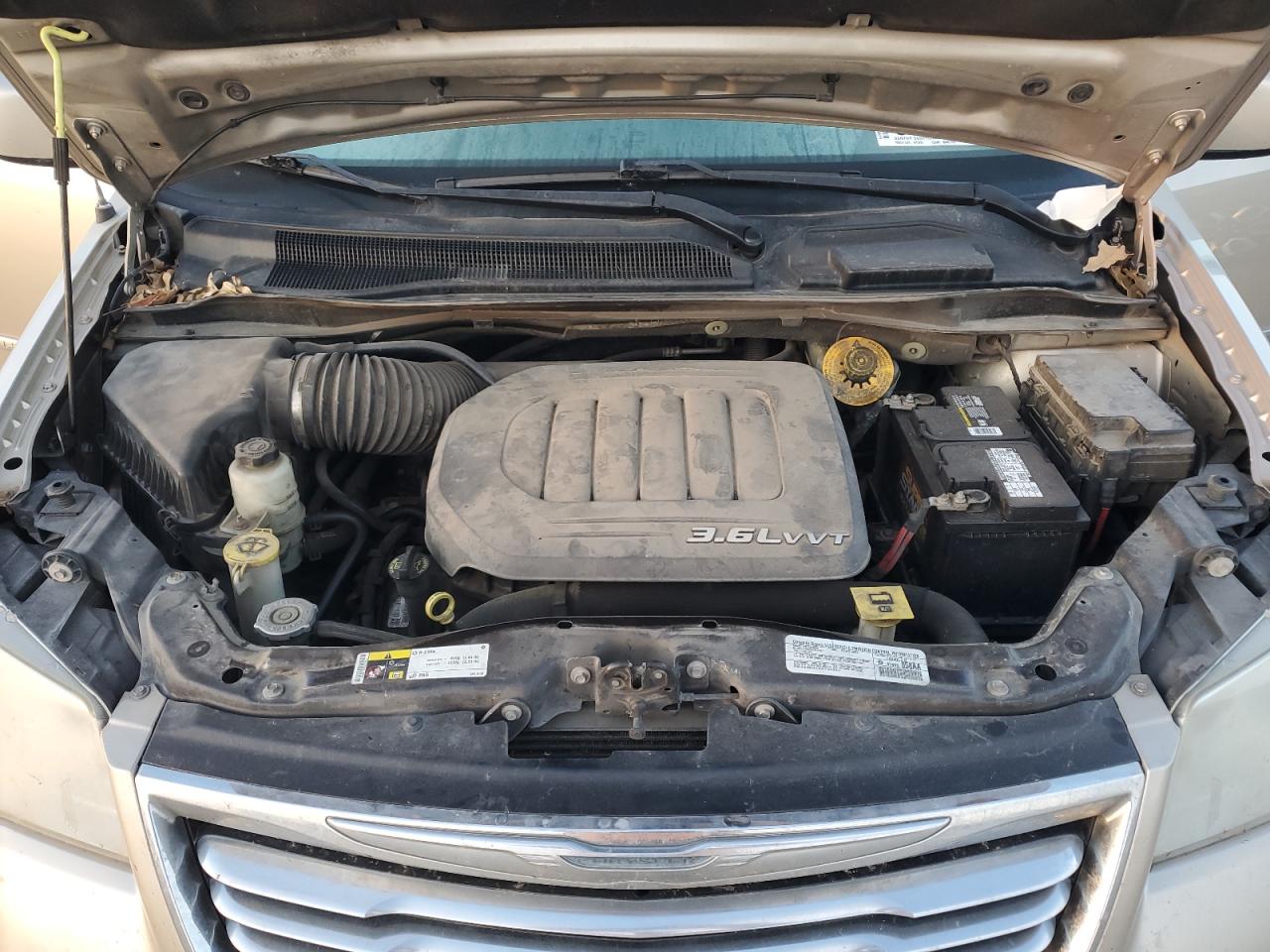 2014 Chrysler Town & Country - Image 12