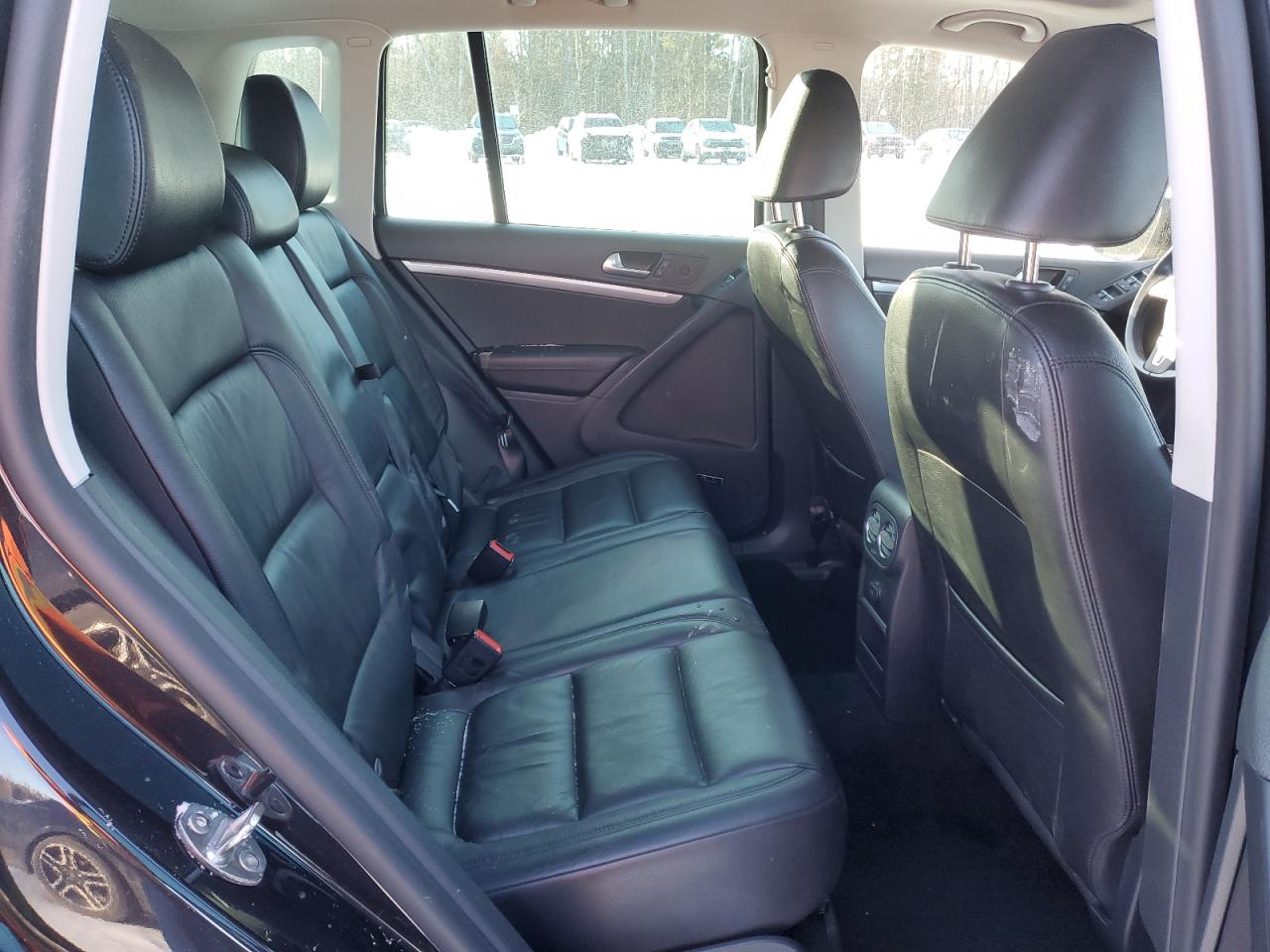 2017 Volkswagen Tiguan - Image 11