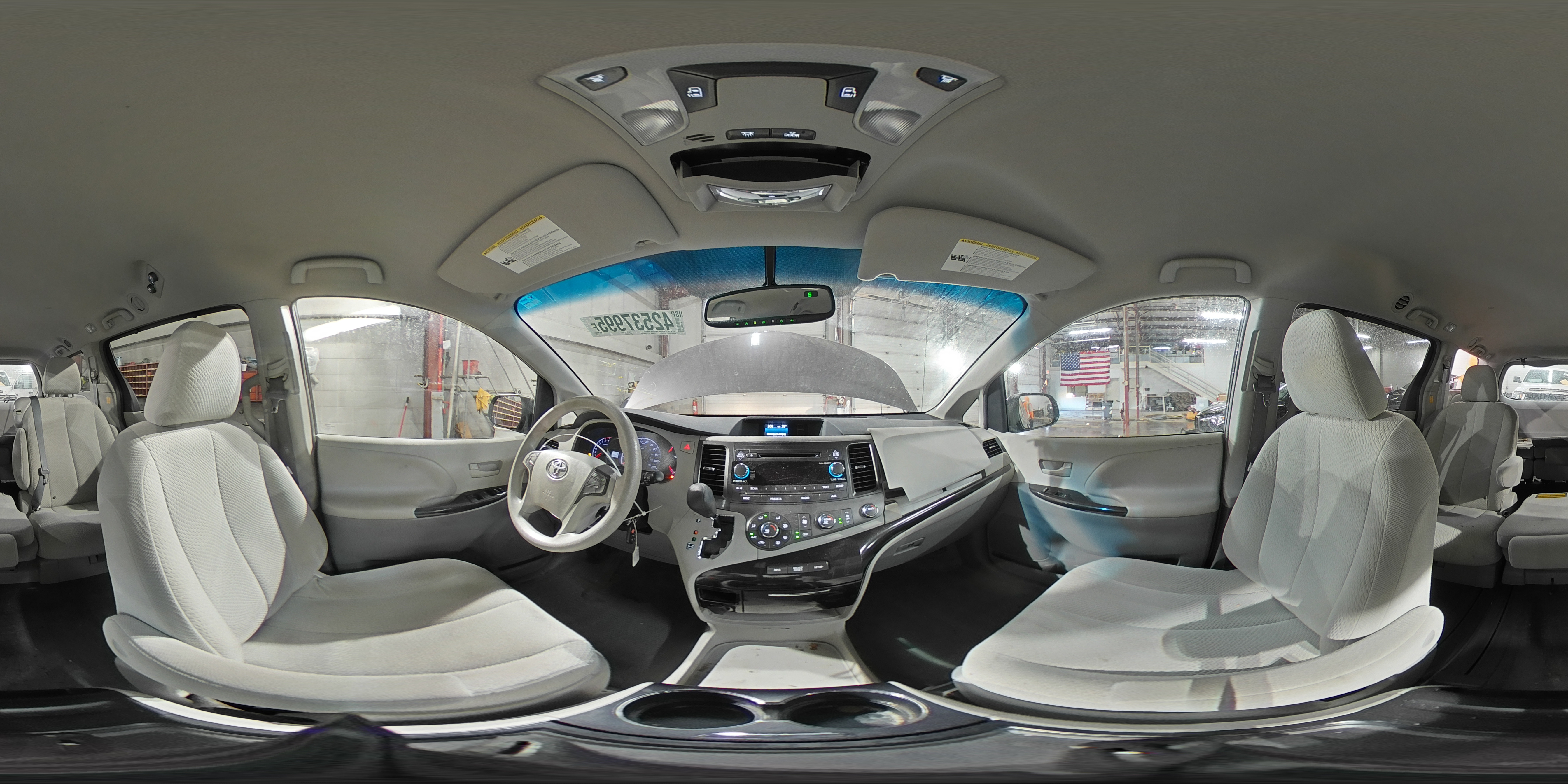 2012 Toyota Sienna - Image 16