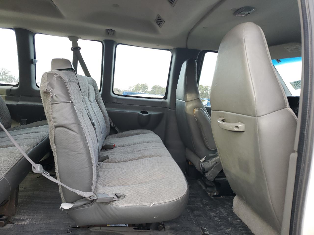 2007 GMC Savana - Image 11