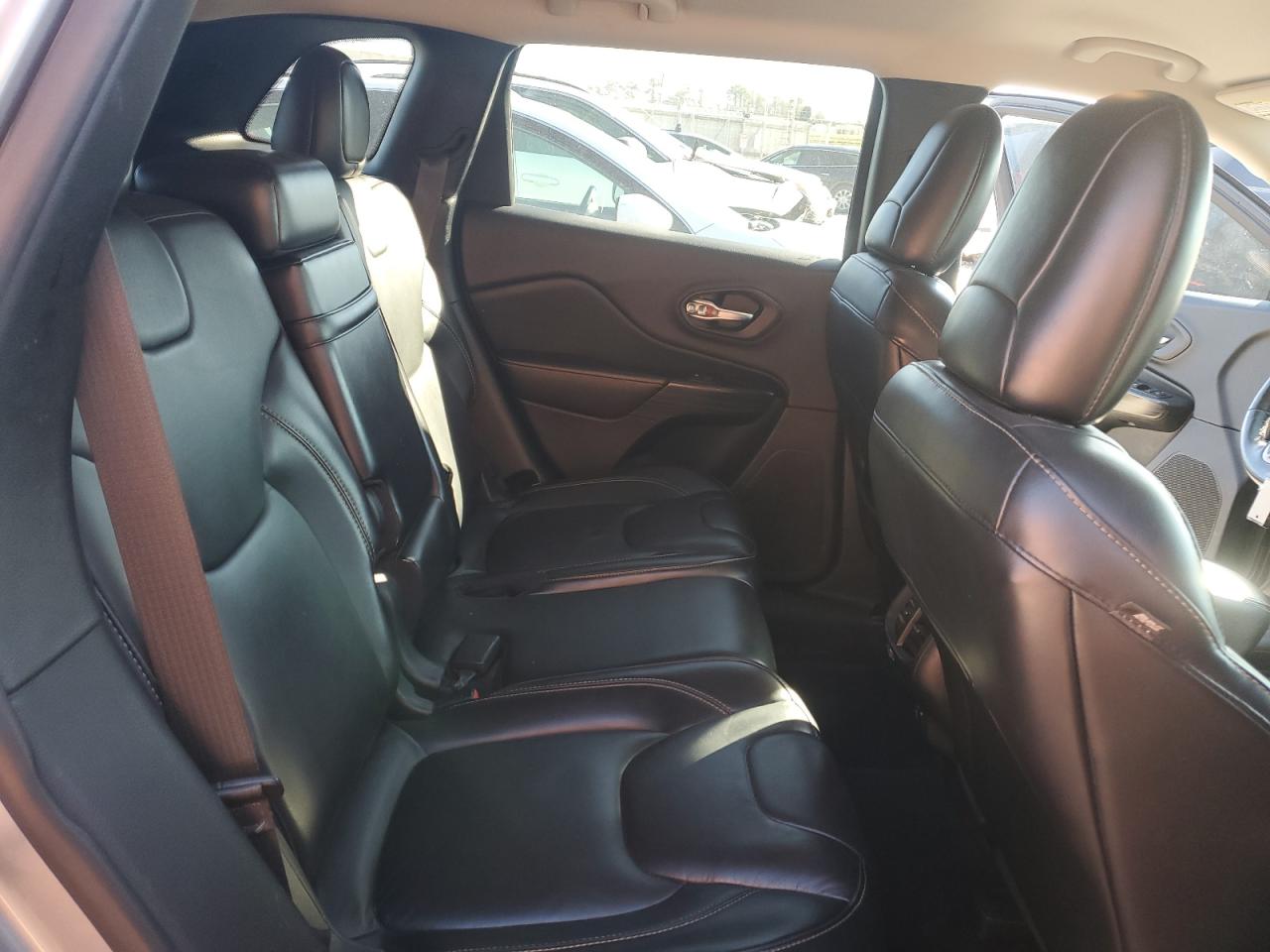 2016 Jeep Grand Cherokee - Image 11