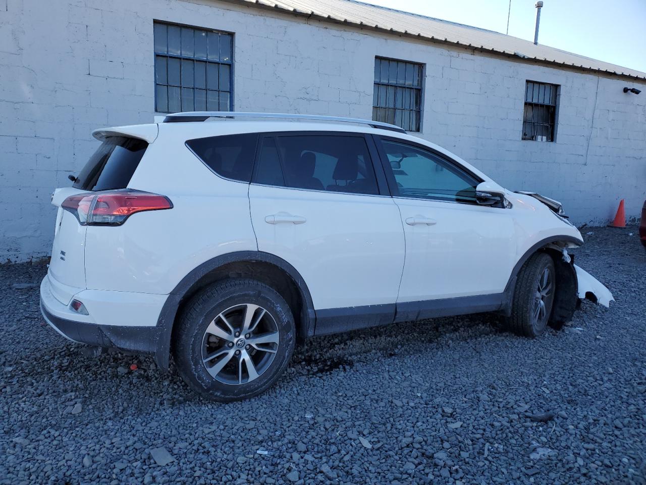 2016 Toyota RAV 4 - Image 3