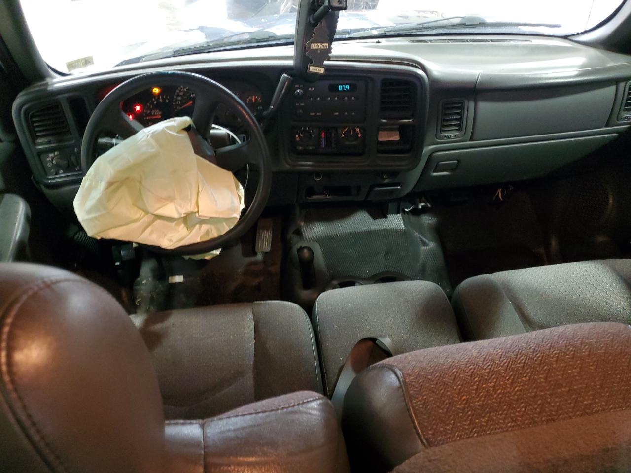 2005 Chevrolet Silverado - Image 8