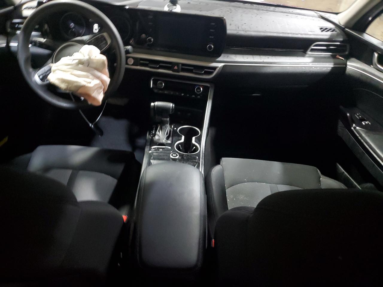 2022 Kia K5 - Image 8