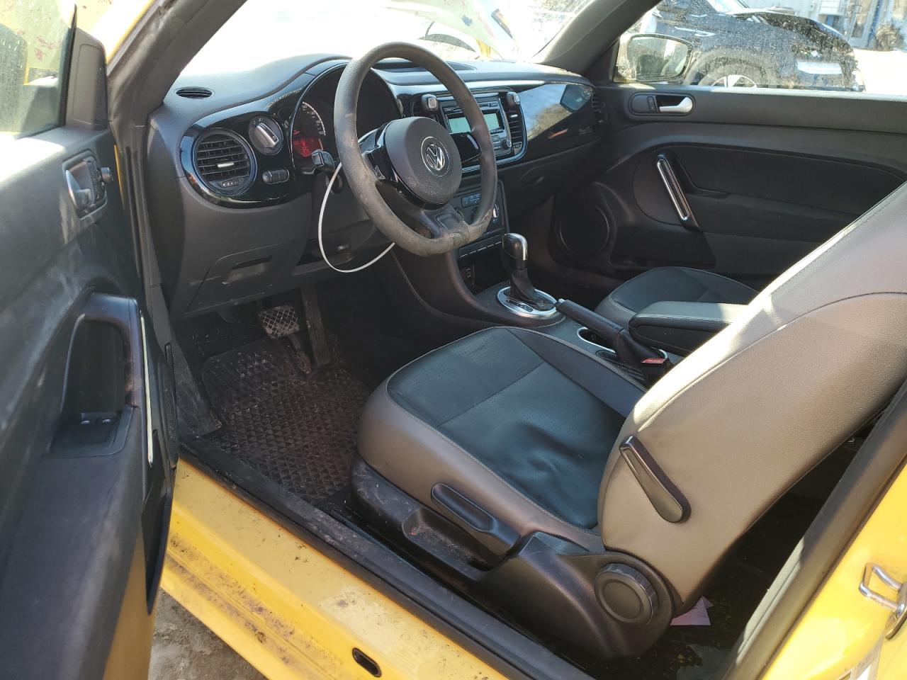 2015 Volkswagen Beetle - Image 8