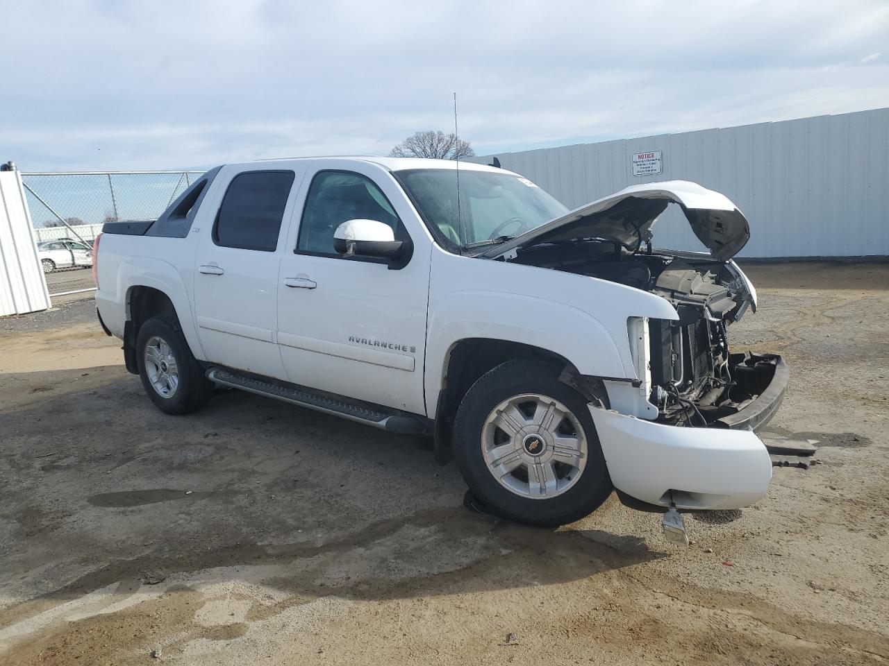 2009 Chevrolet Avalanche - Image 4