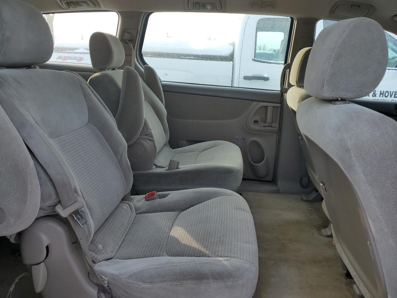 2008 Toyota Sienna - Image 11