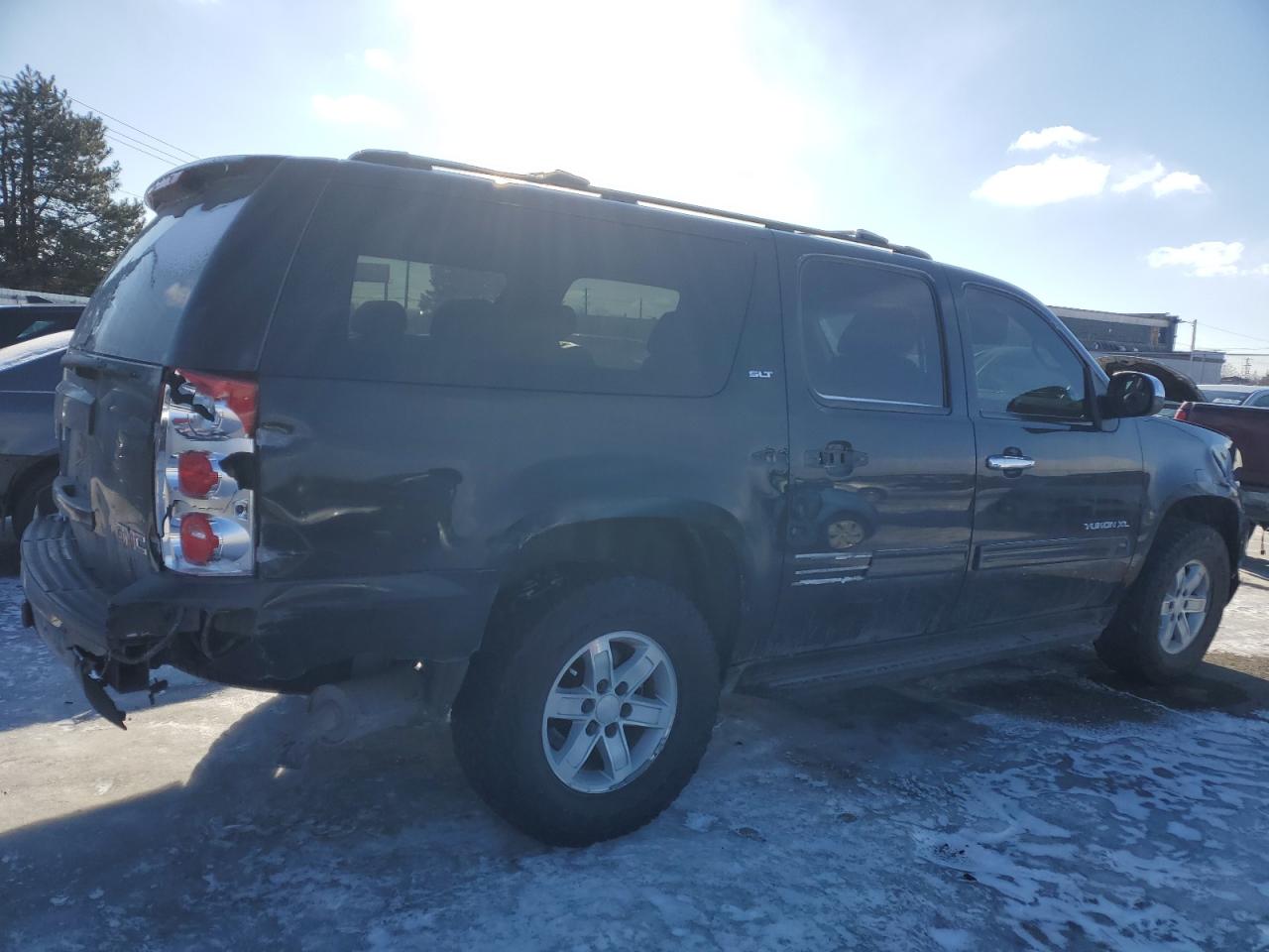 2010 GMC Yukon - Image 3