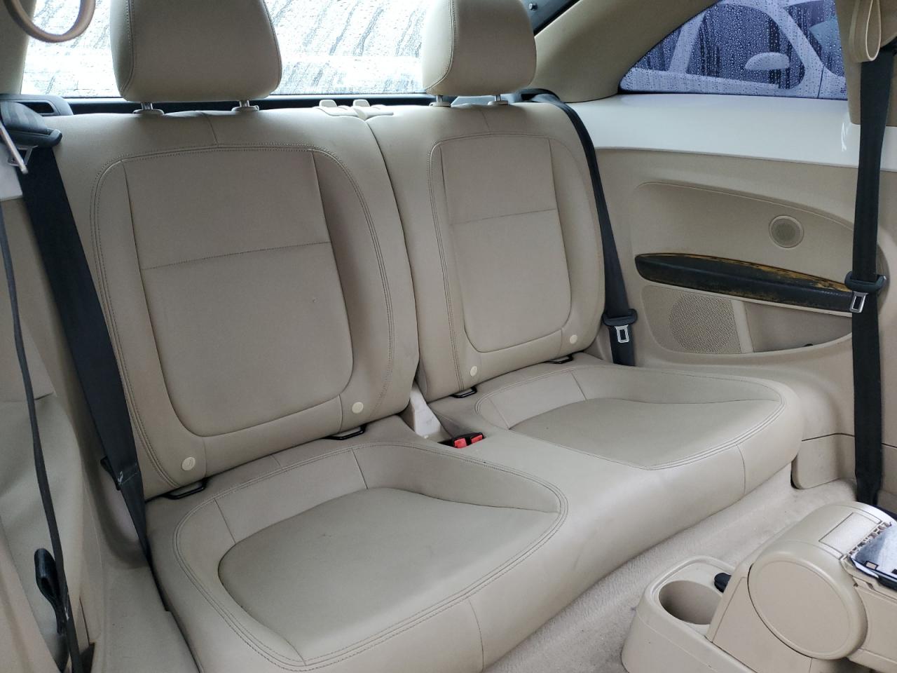 2013 Volkswagen Beetle - Image 11