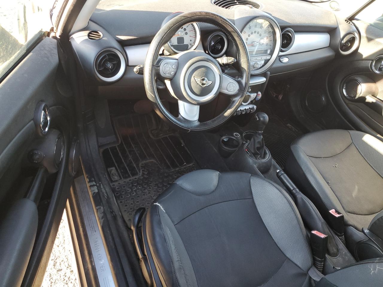 2010 MINI Cooper - Image 8