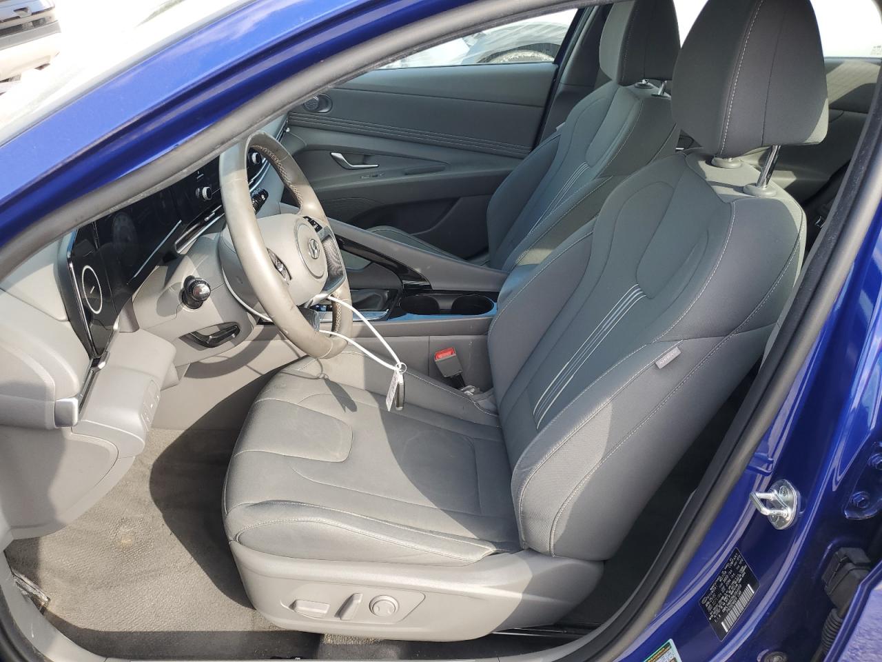 2022 Hyundai Elantra - Image 7