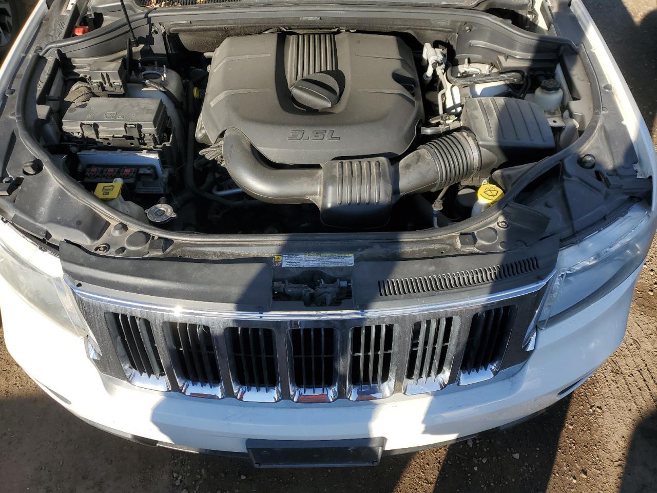 2011 Jeep Grand Cherokee - Image 11