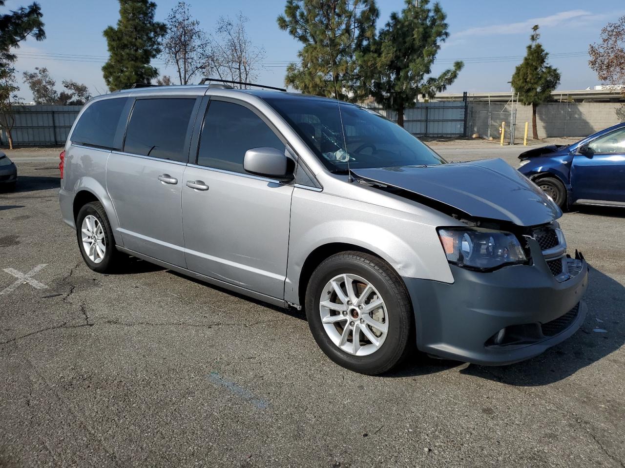 2019 Dodge Caravan - Image 4