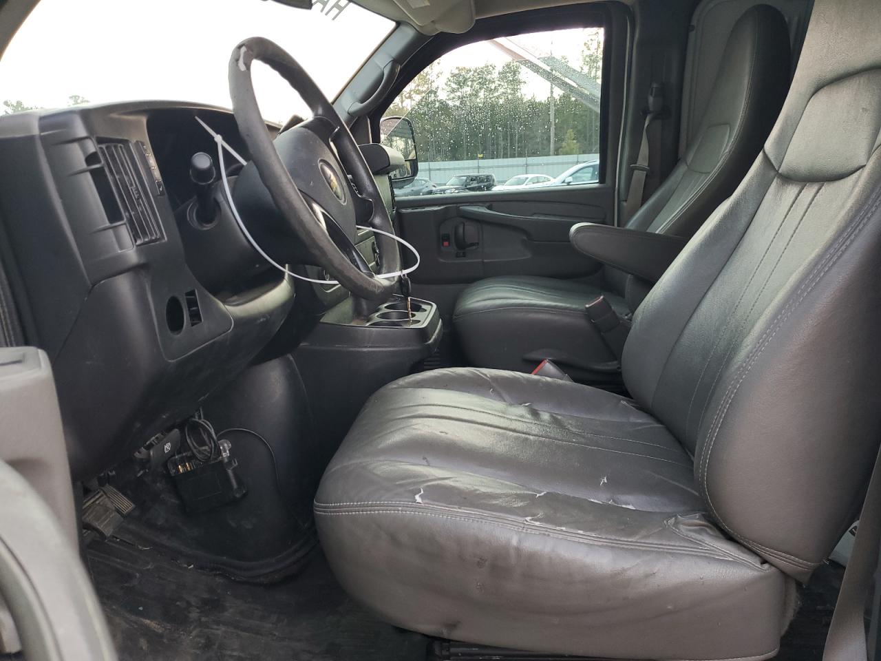 2014 Chevrolet Express - Image 7