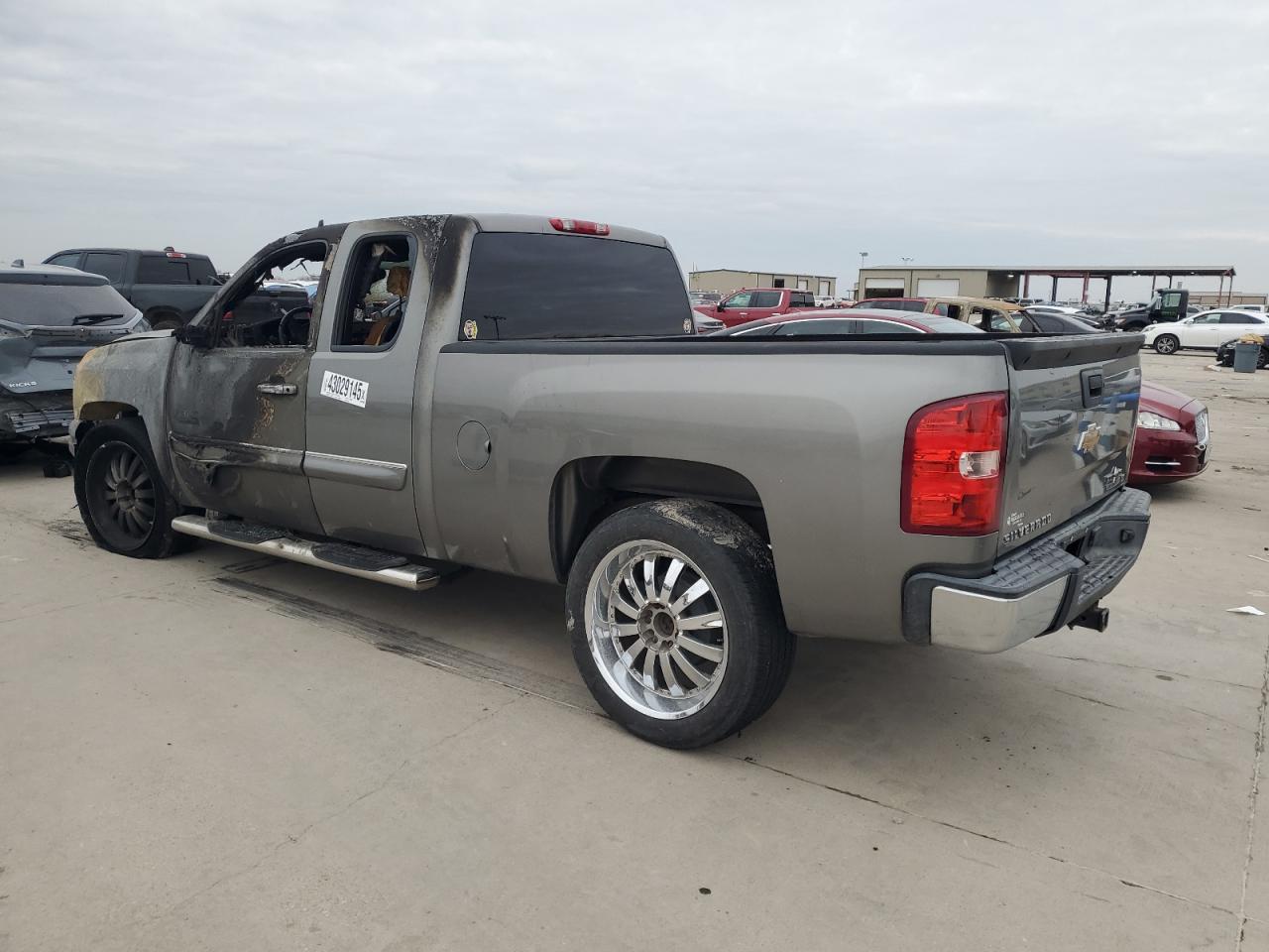 2009 Chevrolet Silverado - Image 2