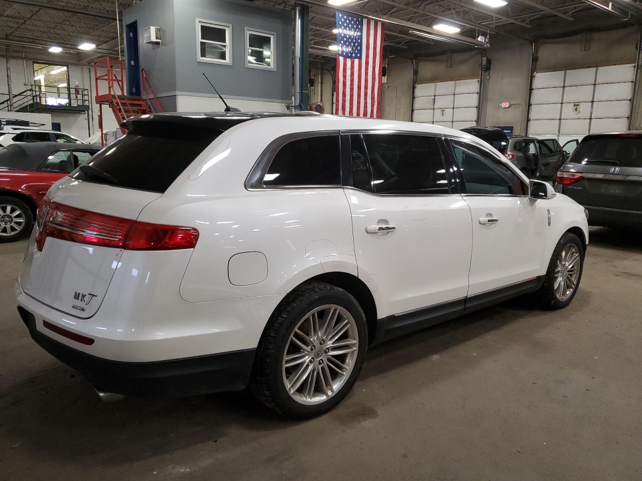 VIN 2LMHJ5AT5GBL02754 2016 LINCOLN MKT no.3