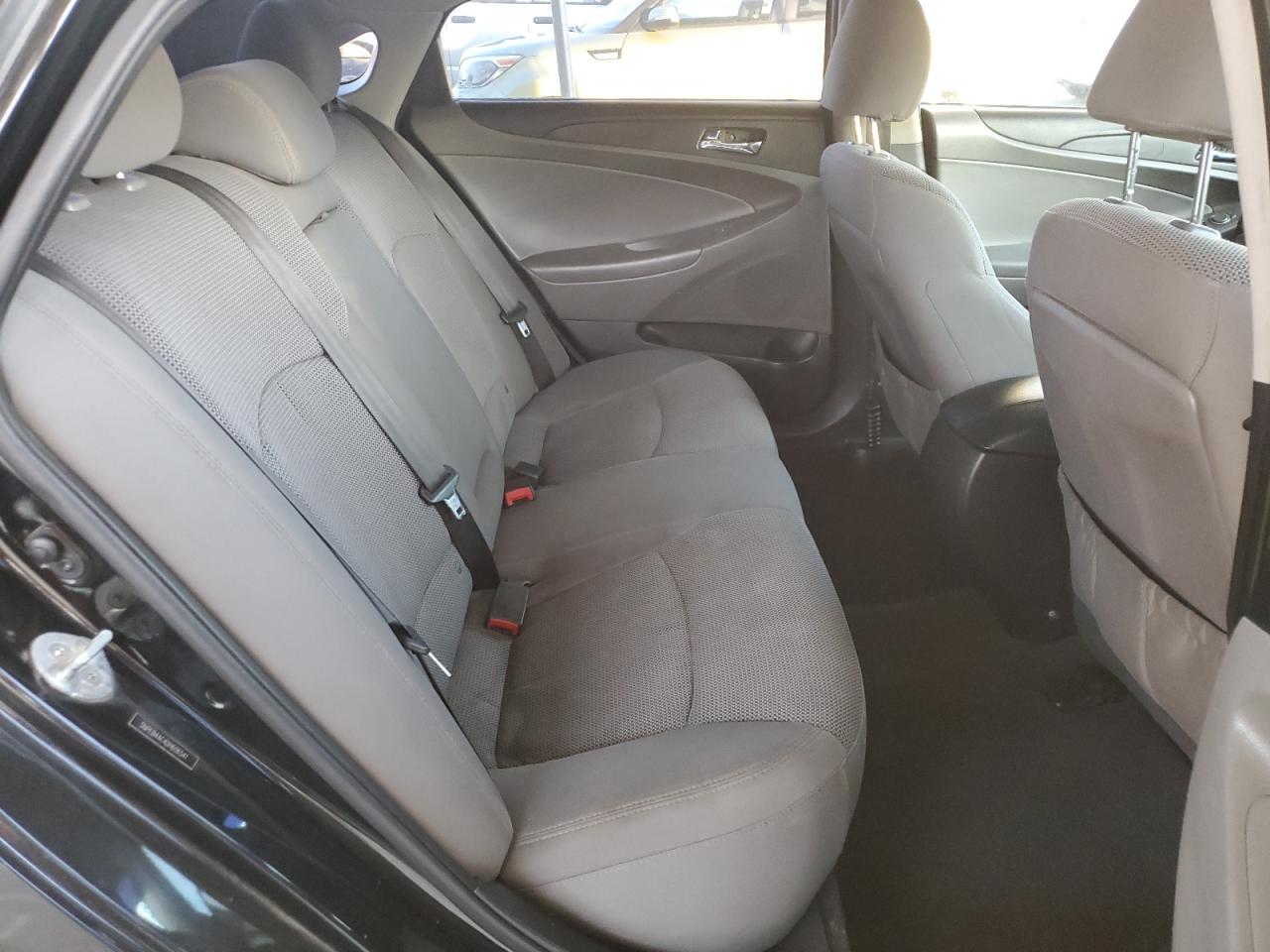 2013 Hyundai Sonata - Image 10