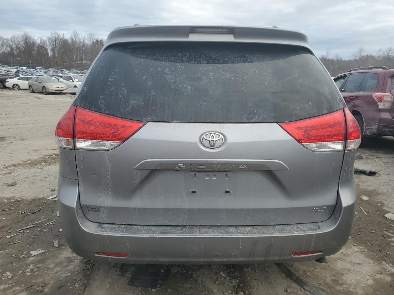 2012 Toyota Sienna - Image 6