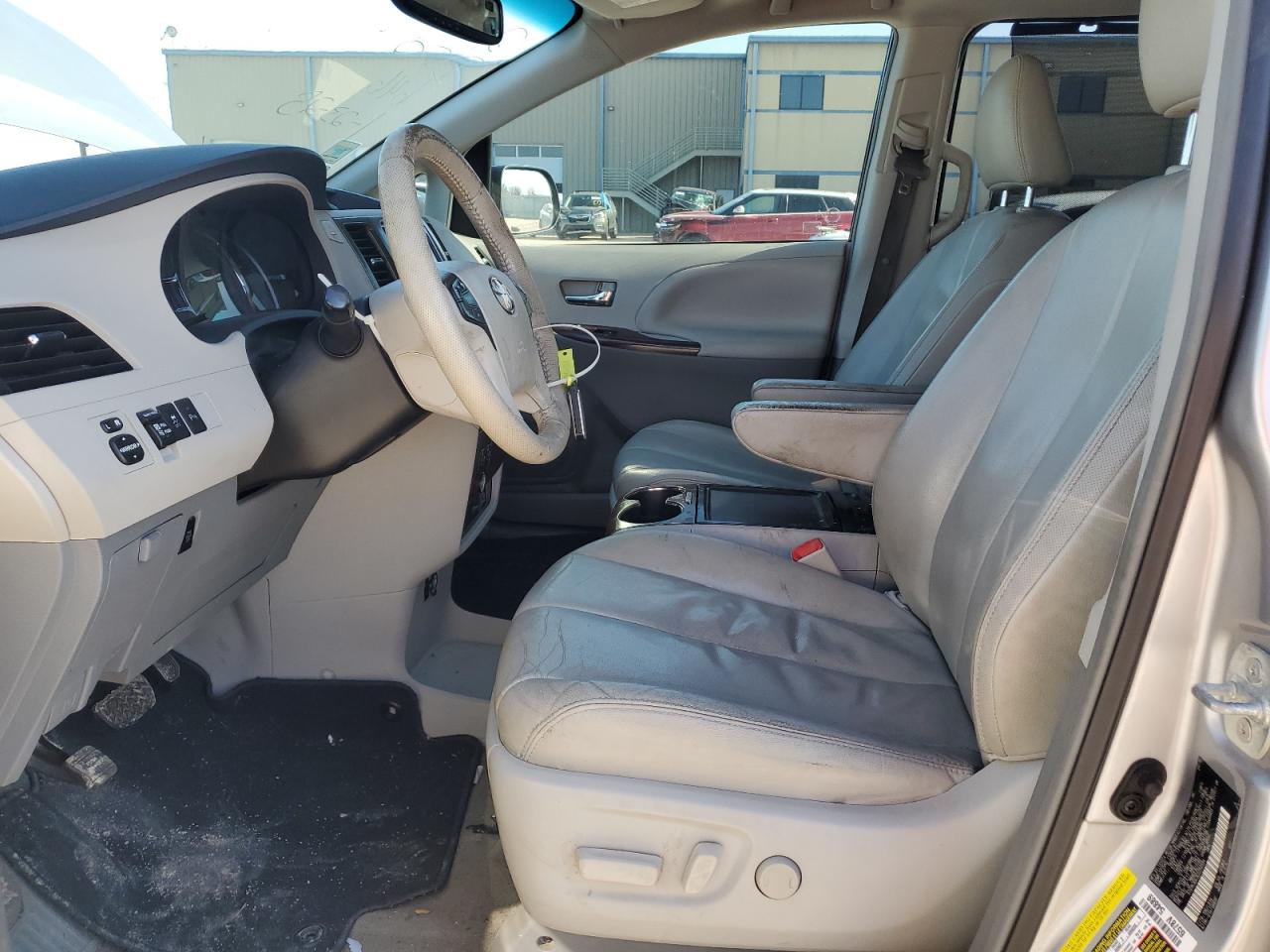 2012 Toyota Sienna - Image 7