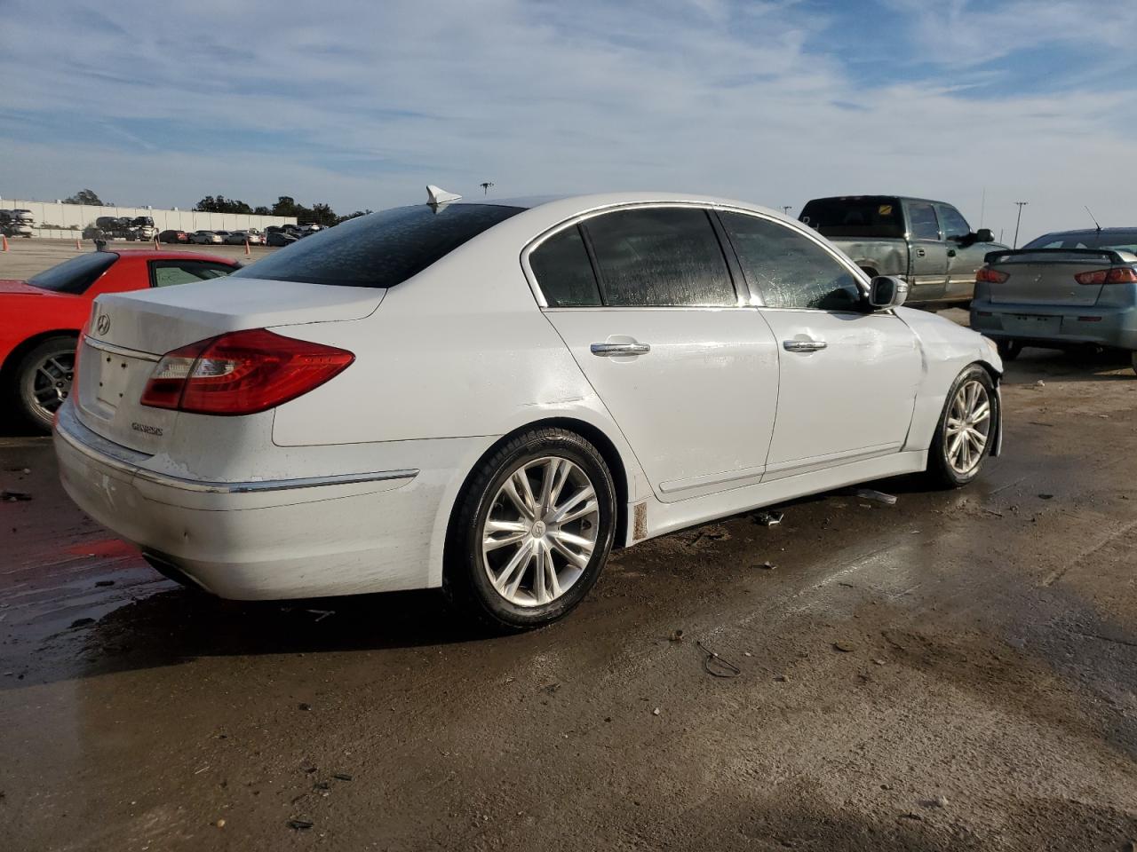 2014 Hyundai Genesis - Image 3