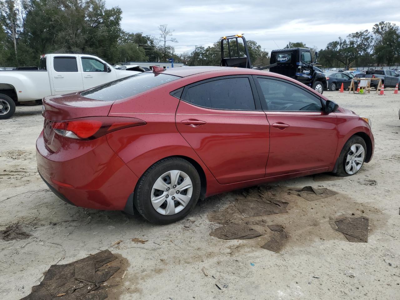 2016 Hyundai Elantra - Image 3