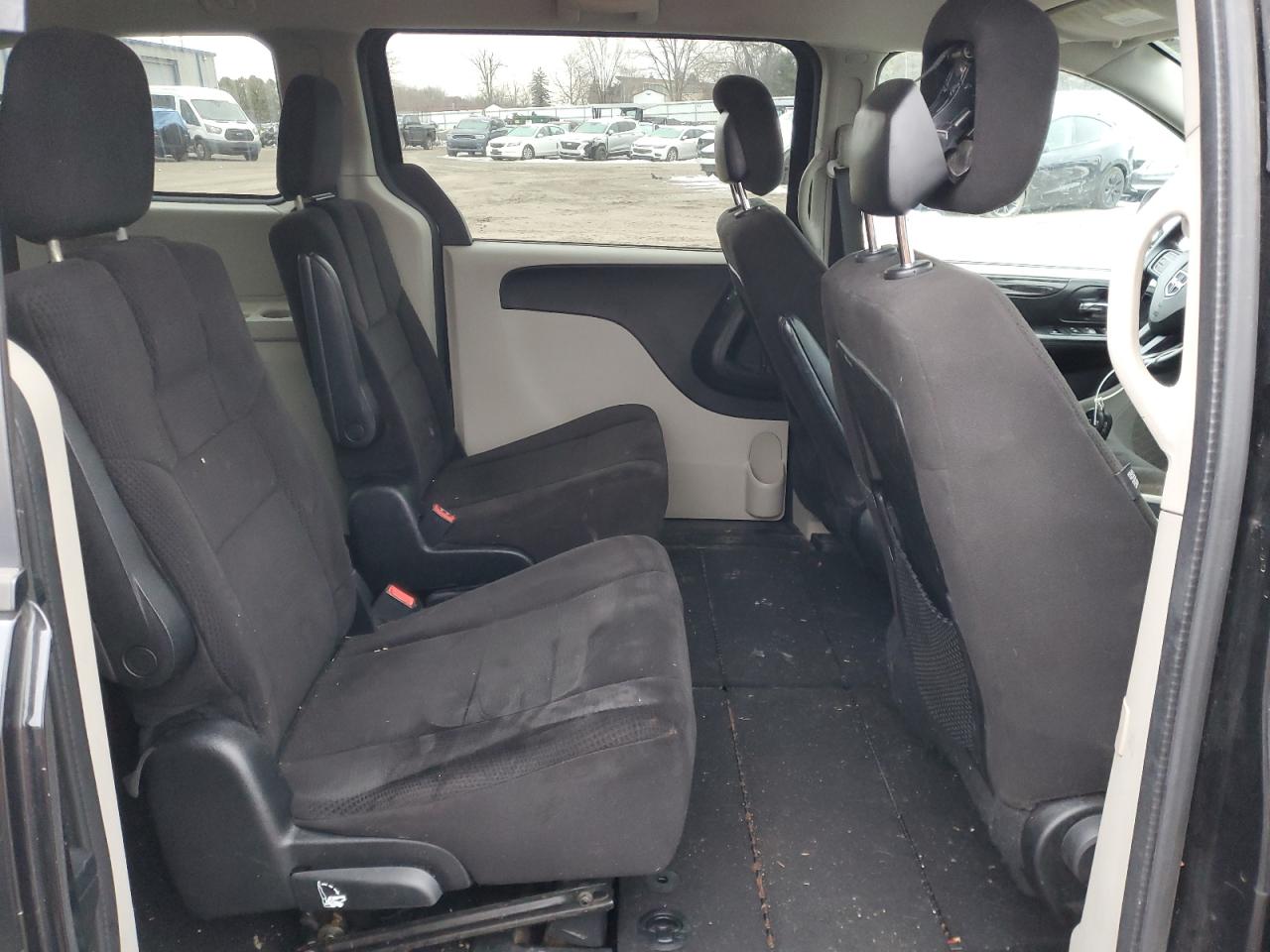 2013 Dodge Caravan - Image 11
