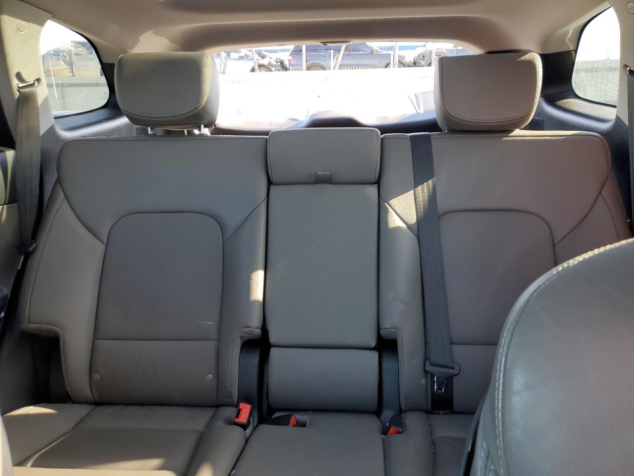 2016 Hyundai Santa Fe - Image 10