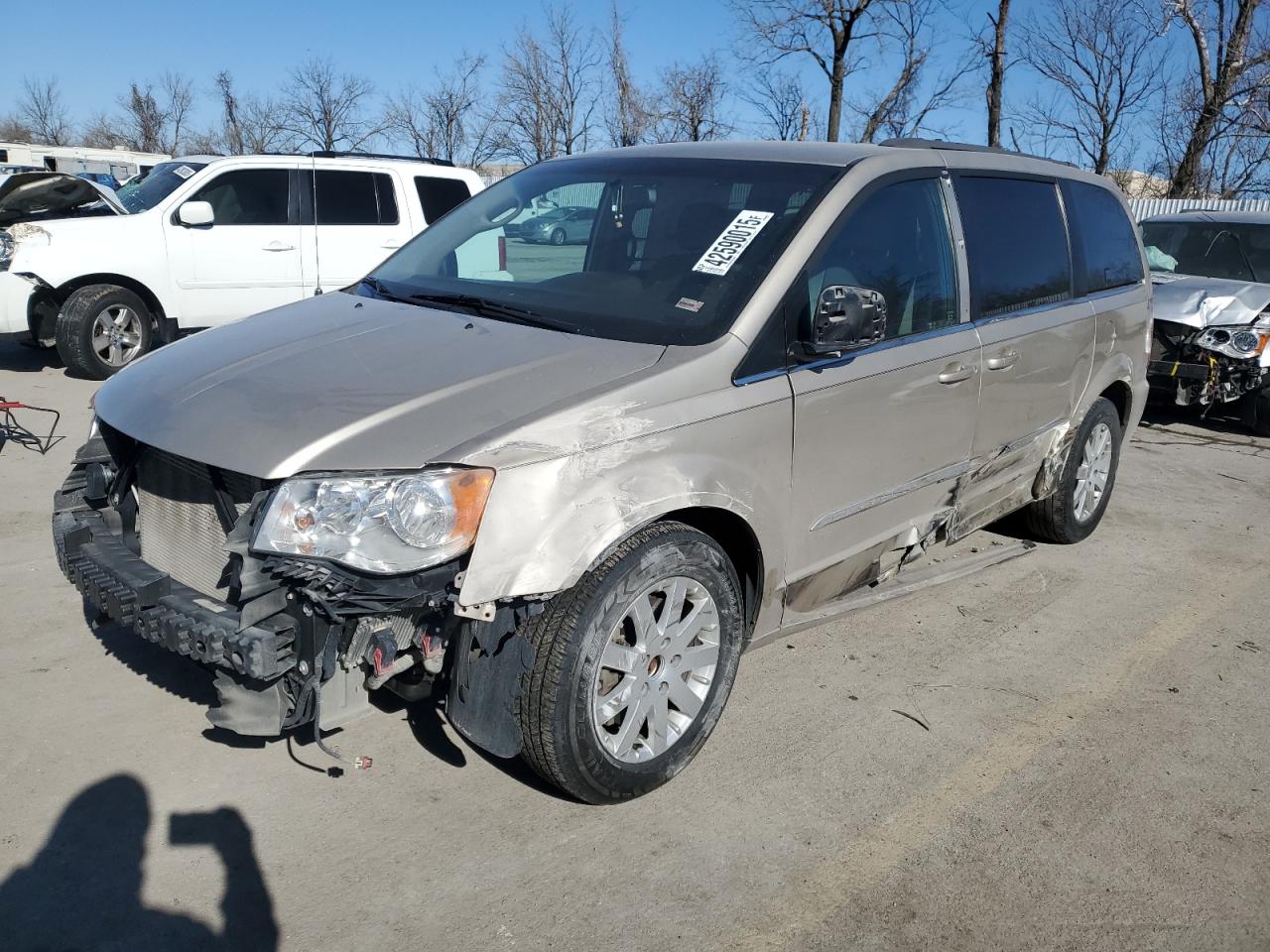 2016 Chrysler Town & Country - Image 1