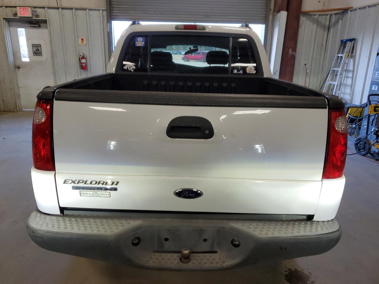 2004 Ford Explorer - Image 6