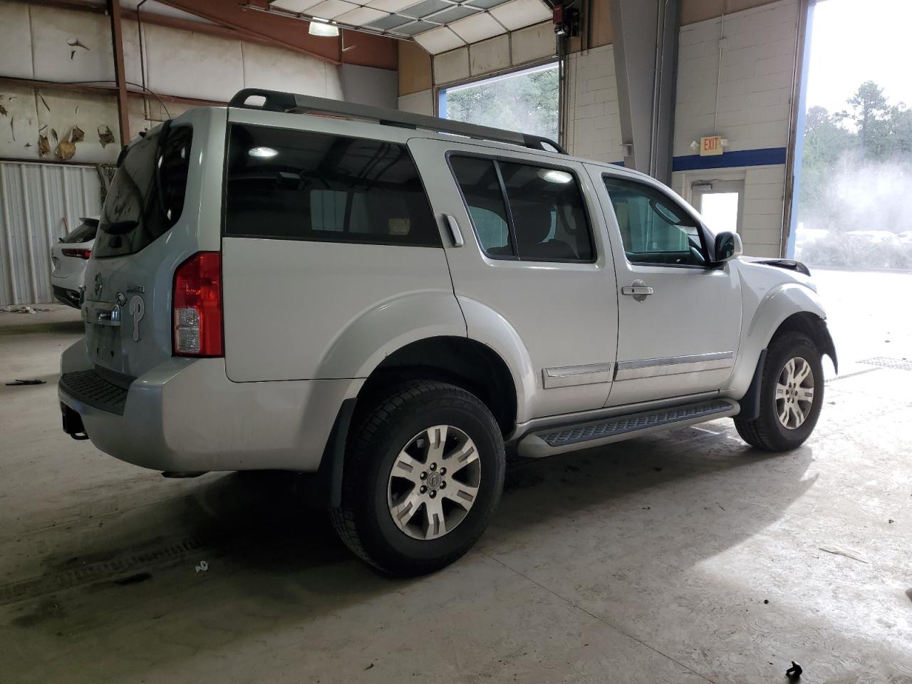 2011 Nissan Pathfinder - Image 3