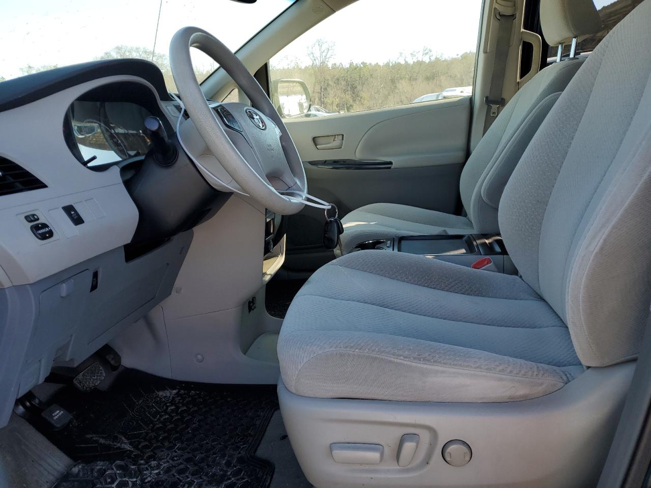 2011 Toyota Sienna - Image 7
