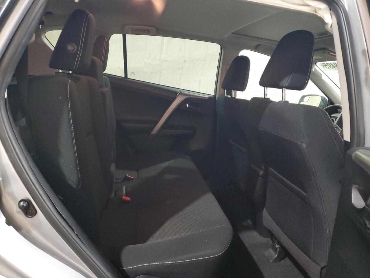 2017 Toyota RAV 4 - Image 11
