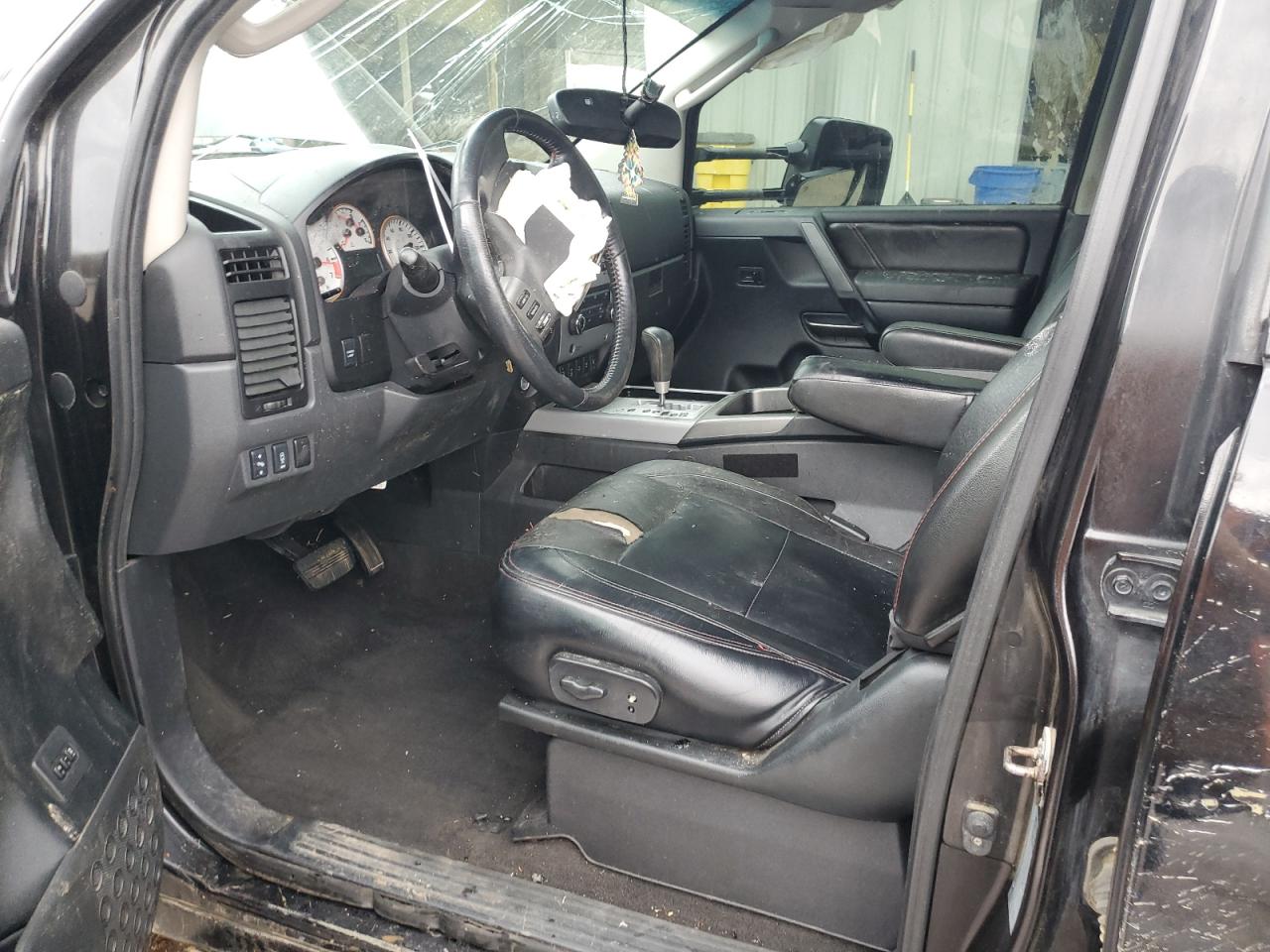 2011 Nissan Titan - Image 7