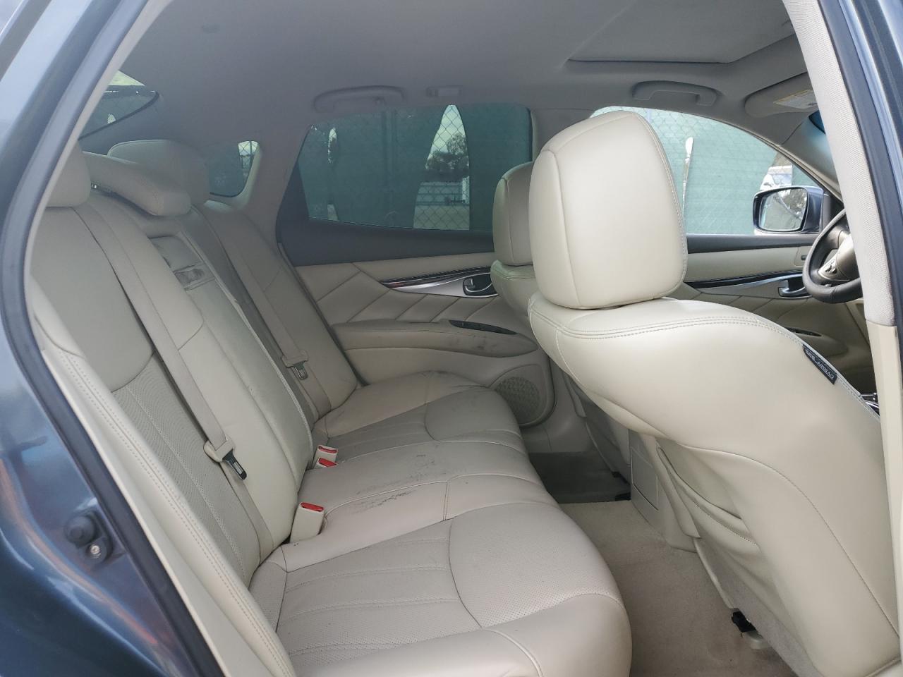 2012 Infiniti M - Image 10