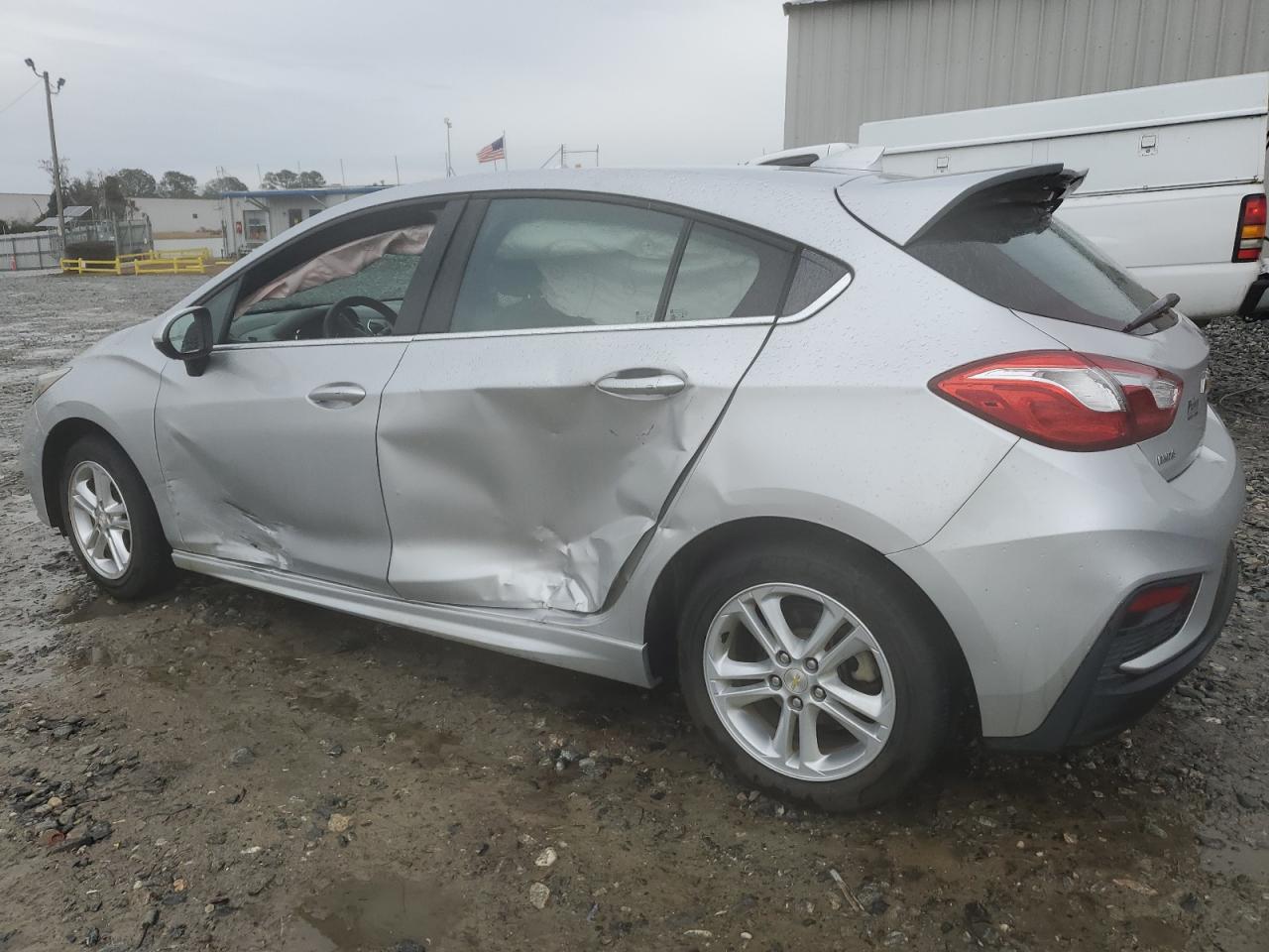 2018 Chevrolet Cruze - Image 2