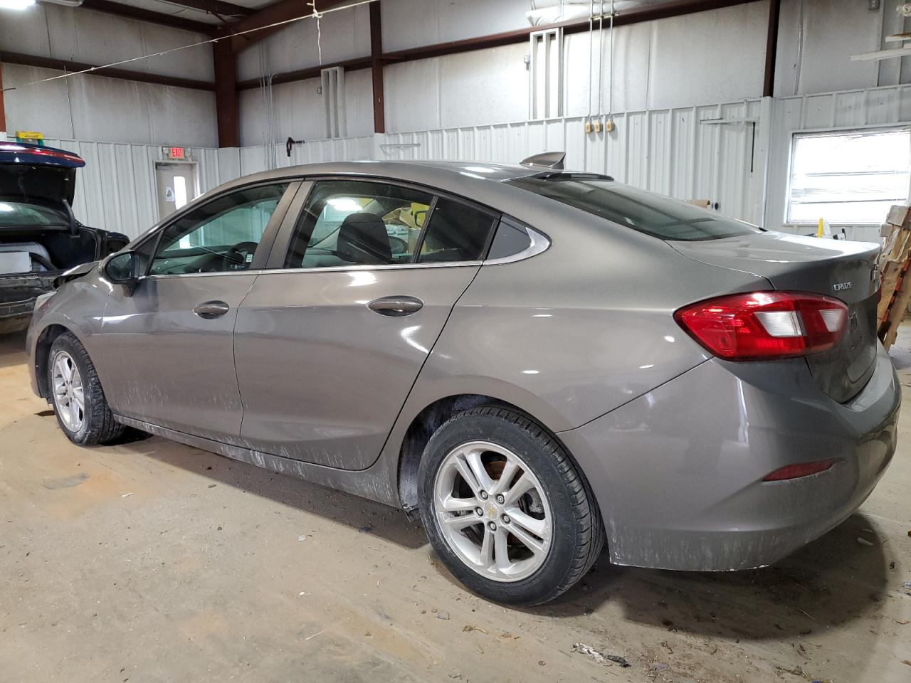 2018 Chevrolet Cruze - Image 2