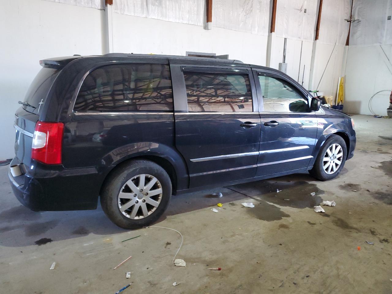 2013 Chrysler Town & Country - Image 3
