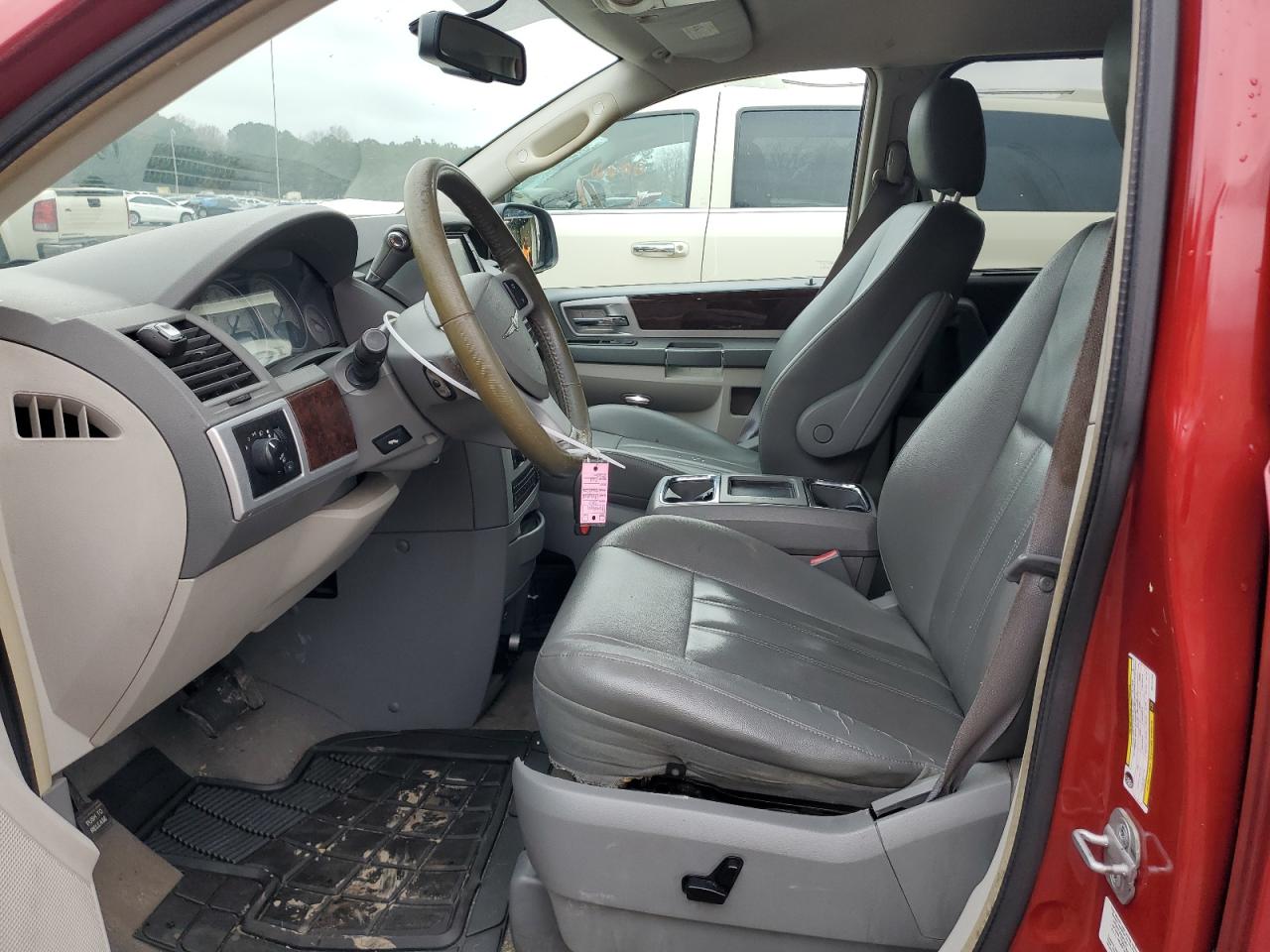 2010 Chrysler Town & Country - Image 7