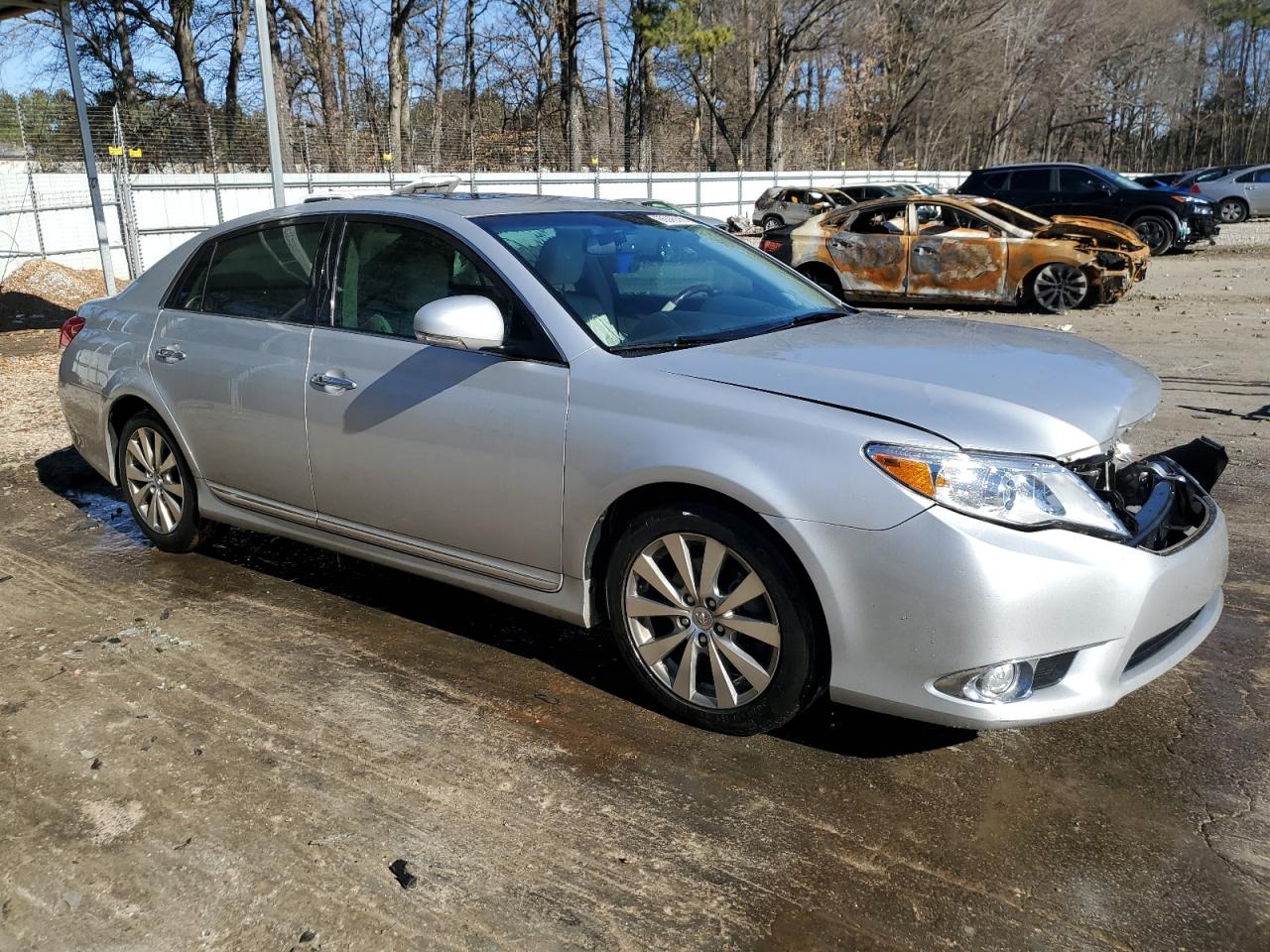 2012 Toyota Avalon - Image 4