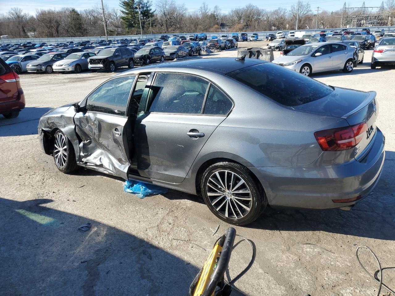 2016 Volkswagen Jetta - Image 2