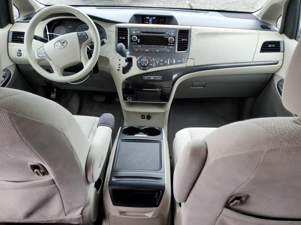 2013 Toyota Sienna - Image 8