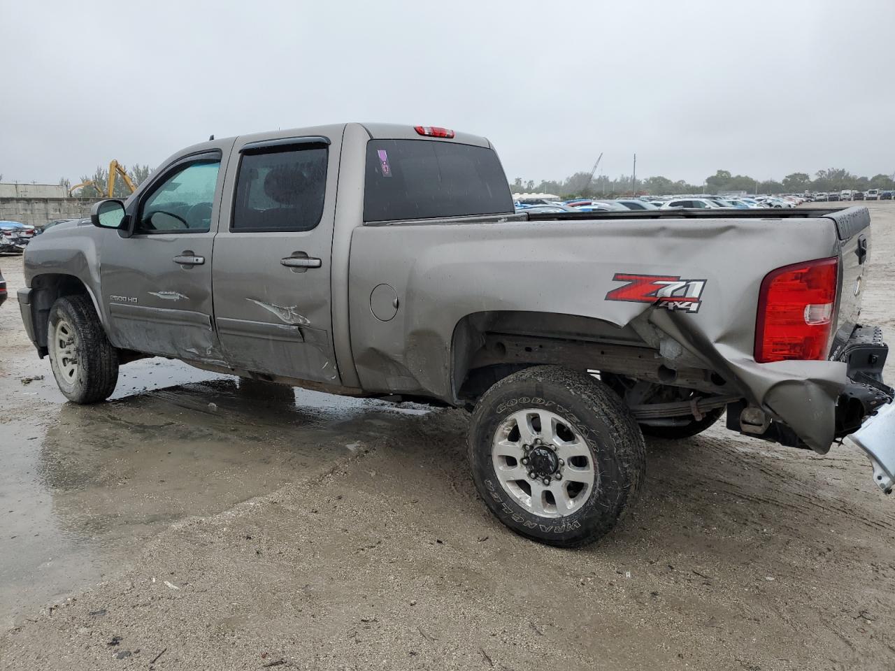 2014 Chevrolet Silverado - Image 2