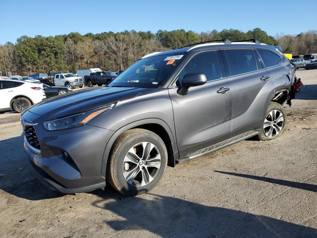 2022 Toyota Highlander - Image 1