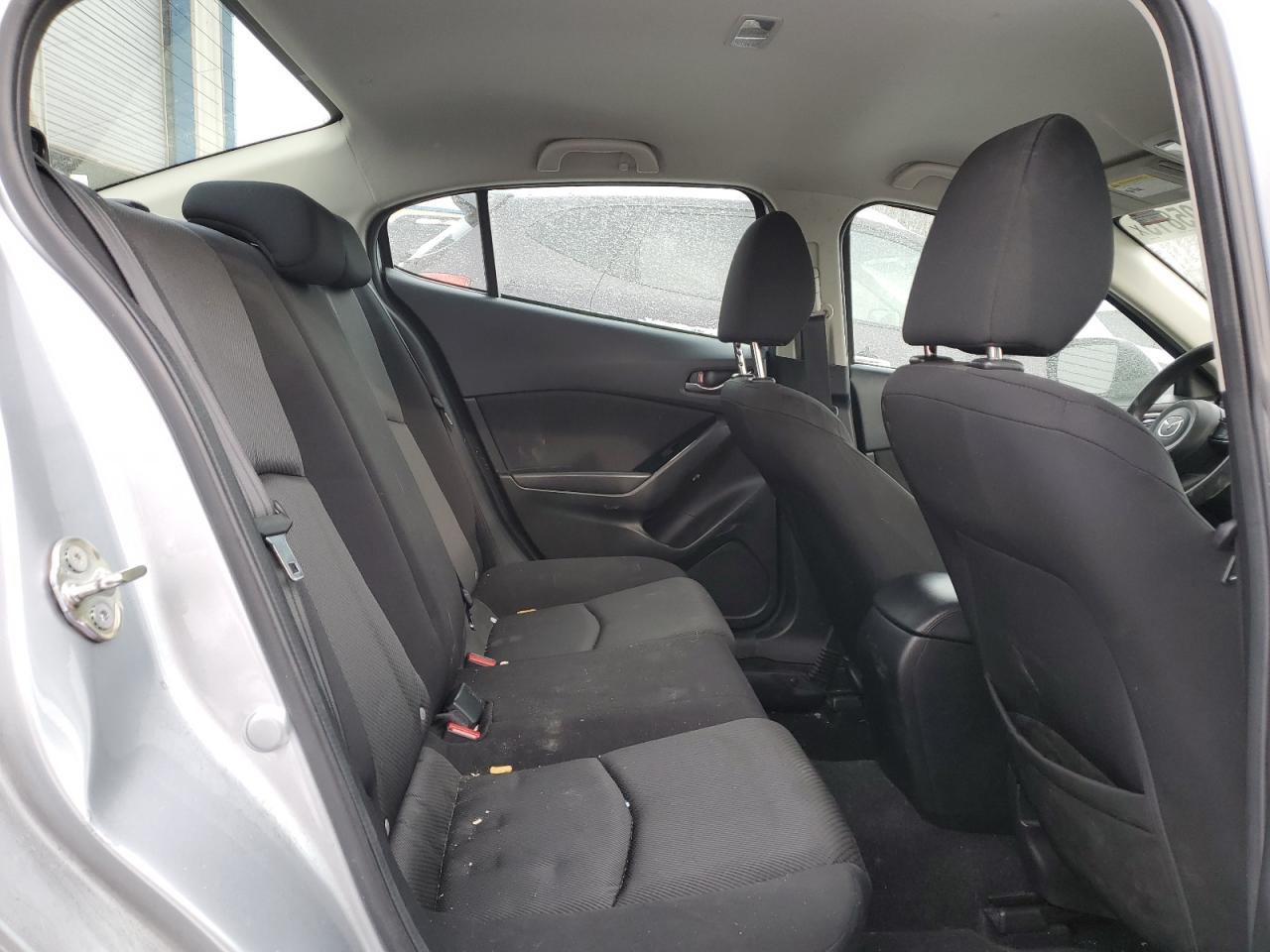 2017 Mazda 3 - Image 10