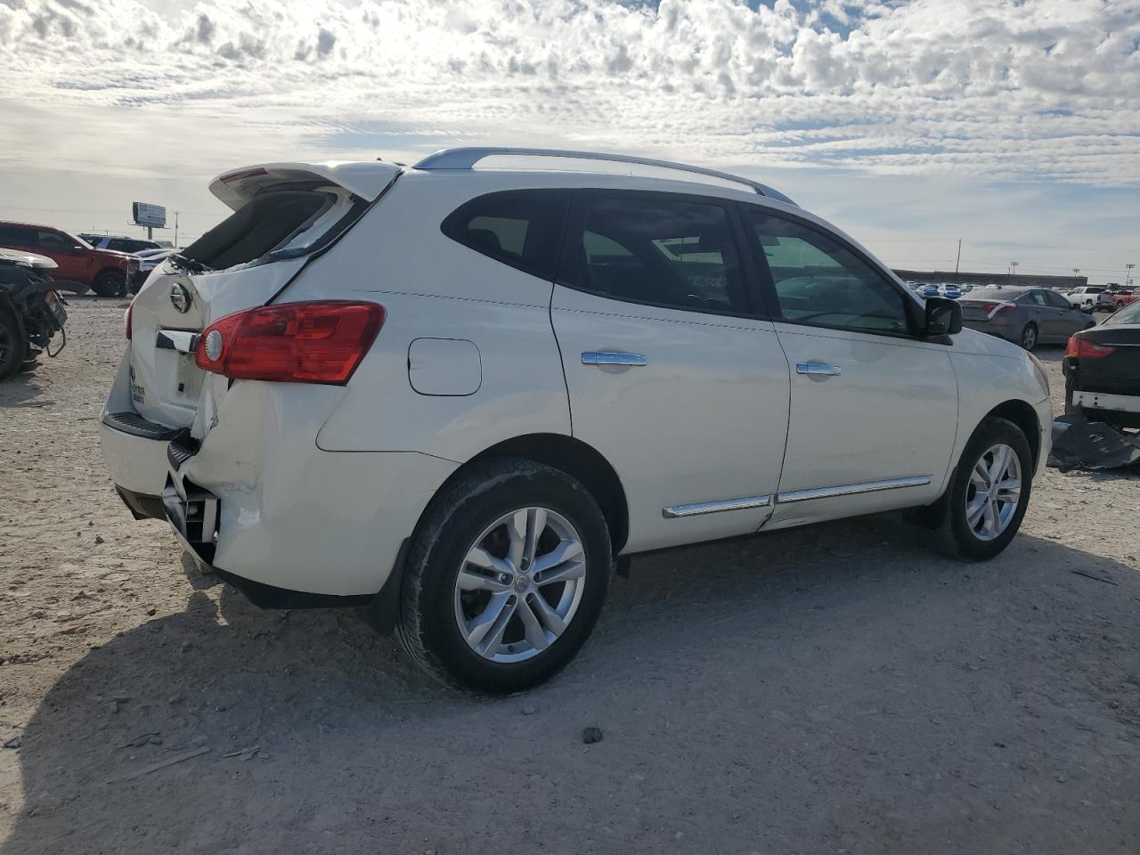 2015 Nissan Rogue - Image 3