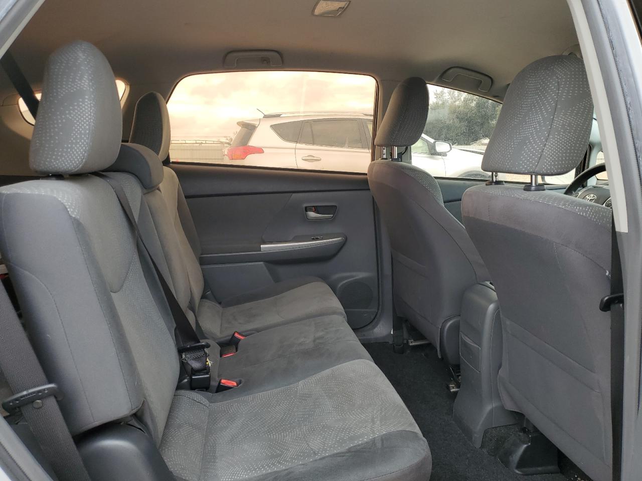 2012 Toyota Prius - Image 10